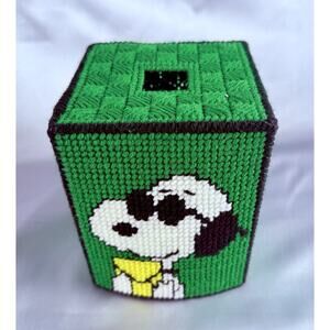 Peanuts Snoopy Tissue Box Green Cover Finished HANDMADE NEEDLEPOINT Kitchy